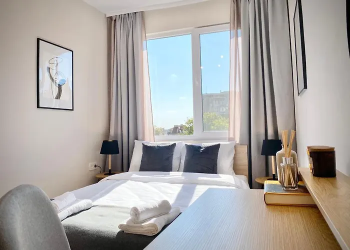 Business & Family Apartment For 6 Guests With Free Parking